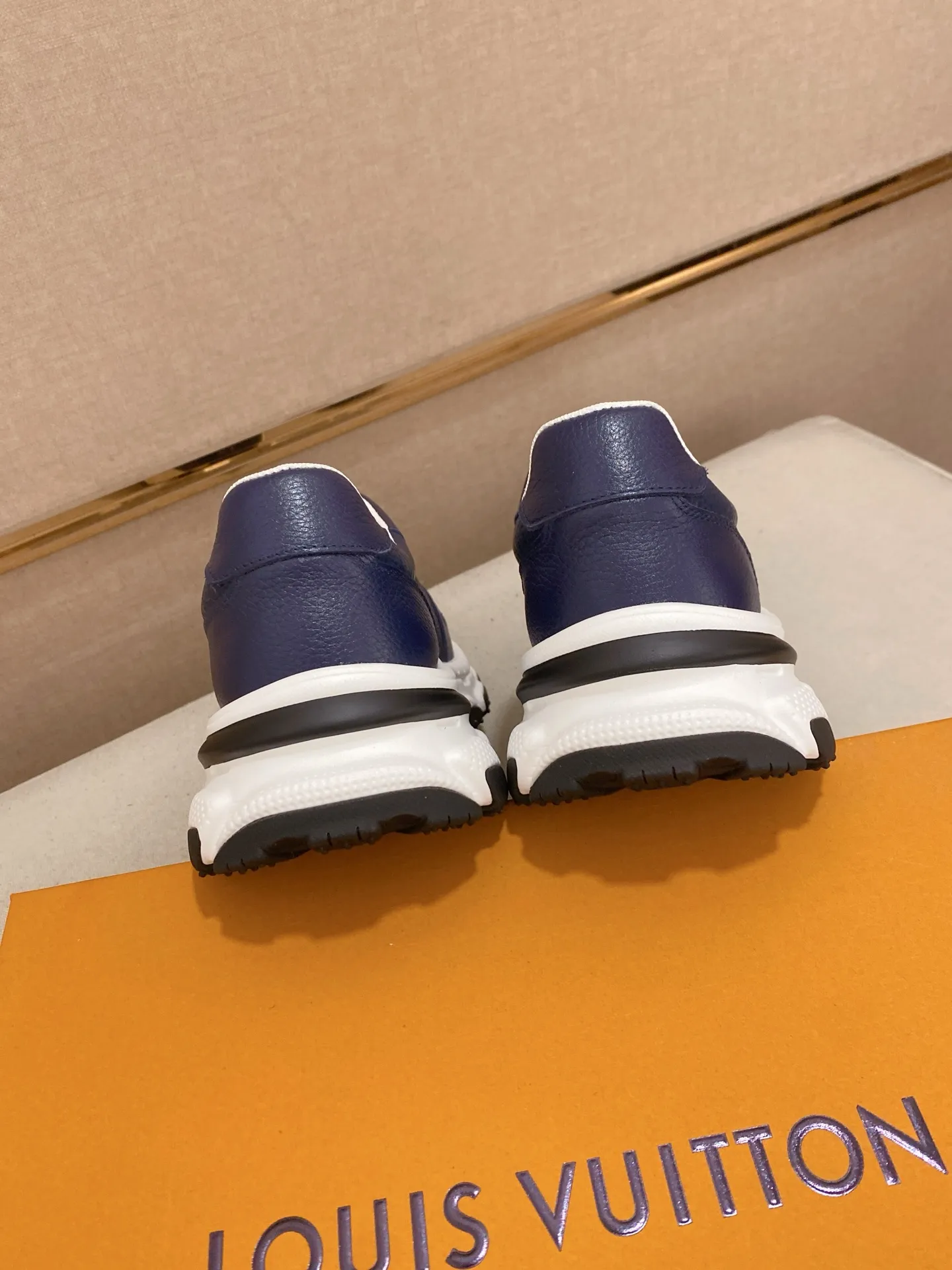 Men's shoes💰 442💰louis vuitton (Louis Vuitton/lv)🔍🔍The new counters are on sale at the same time. The uppers are imported from Italy. ⃣️Re-engraved🇮🇹💪💪, ⚠Sole: The original sole is specially provided by the original factory, the exclusive movable molded sole is super comfortable, ⚠Original and single goods 🔍high quality, you can enter and leave the counter at will, welcome to compare⚠. Code number: 38-44 (45/customized, non-refundable)